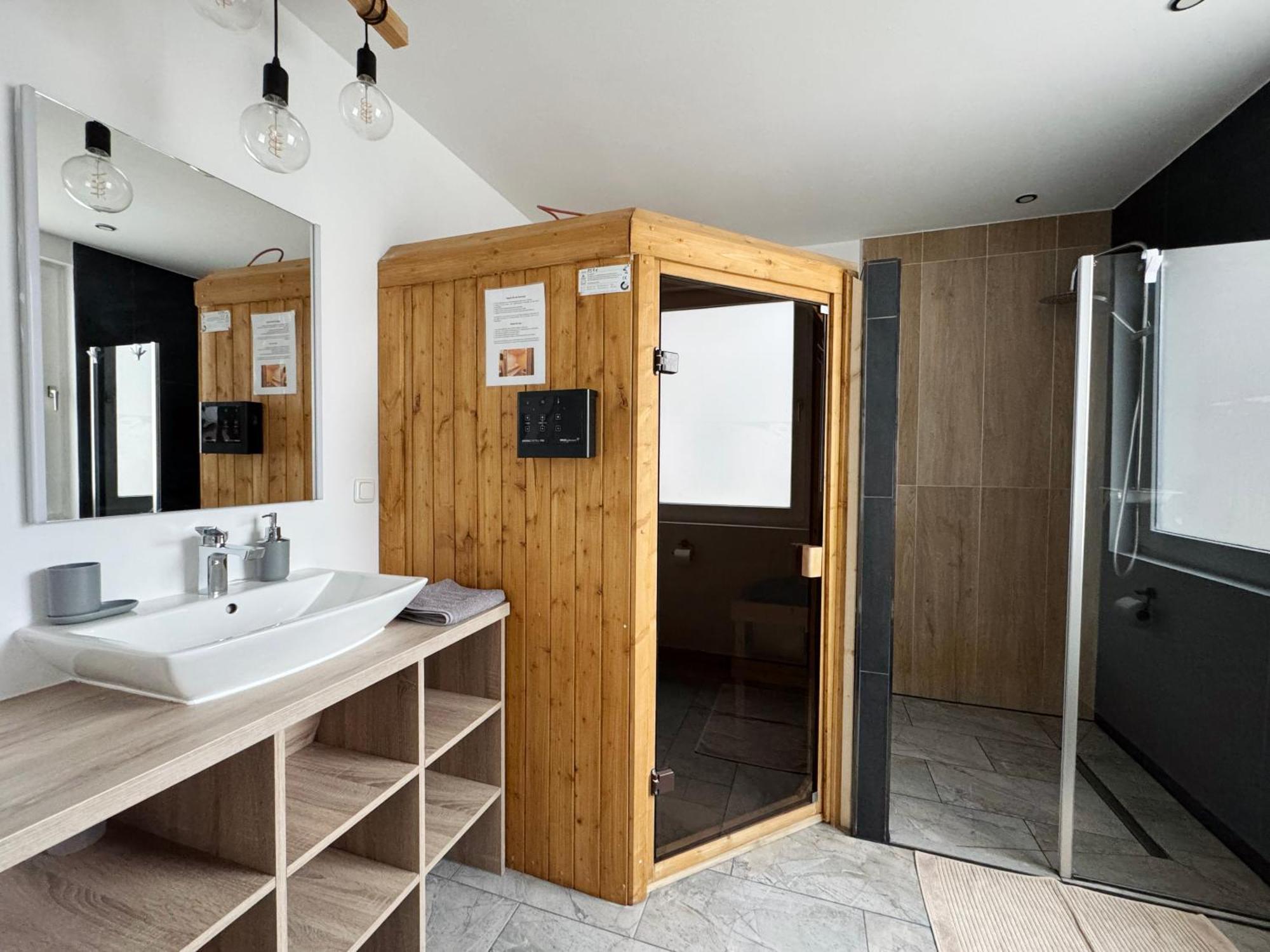 Huge Apartment With Sauna And Free Parking Дуйсбург Екстер'єр фото